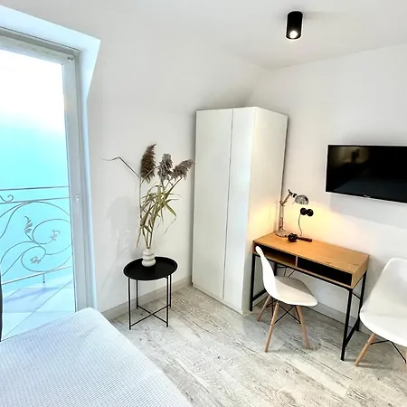 Pod Roza 3* ウェバ