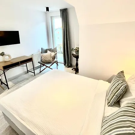 Pod Roza Bed & Breakfast *