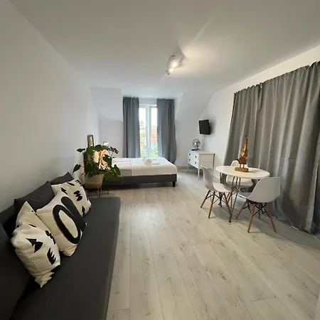 Pod Roza 3* וובה