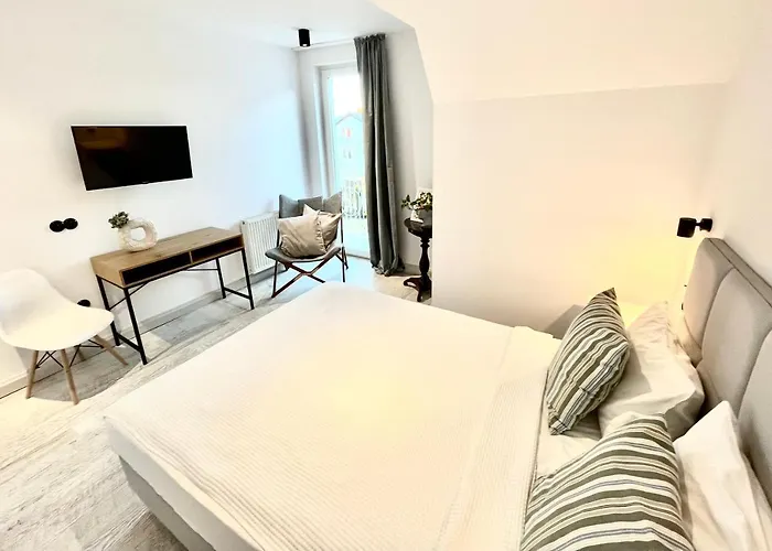 Pod Różą Nocleg ze śniadaniem 3*