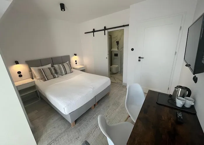 Pod Różą Nocleg ze śniadaniem 3*