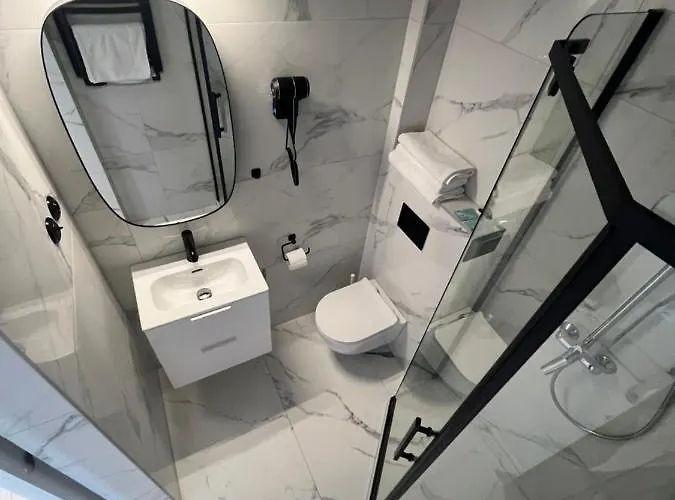 Pod Różą Nocleg ze śniadaniem 3*